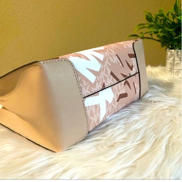 Michael Kors Medium Mercer Messenger Bag NWT - Picture 4 of 7